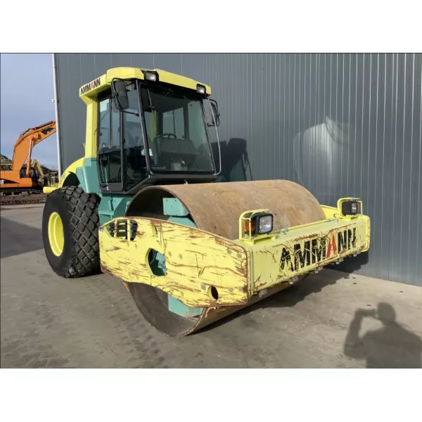 Употребяван еднобандажен валяк Ammann ASC110 D 2013