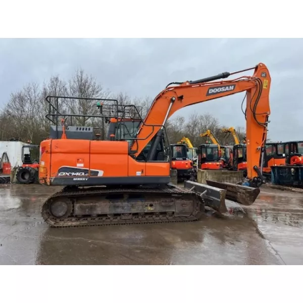 Употребяван верижен багер Doosan DX140 LC-5 2019