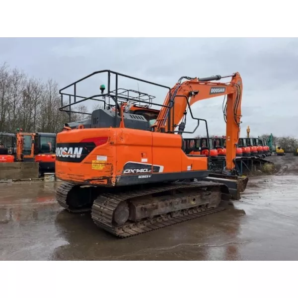 Употребяван верижен багер Doosan DX140 LC-5 2019