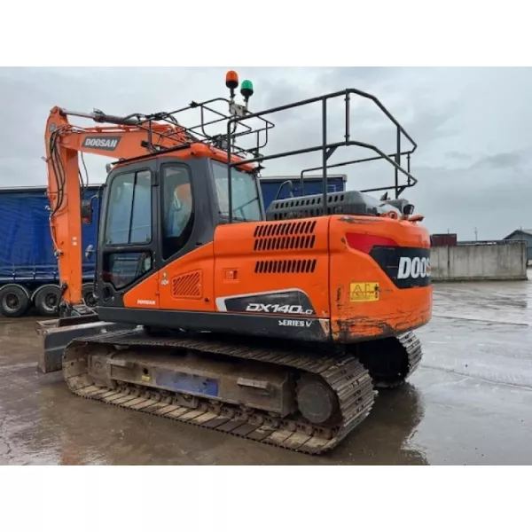 Употребяван верижен багер Doosan DX140 LC-5 2019