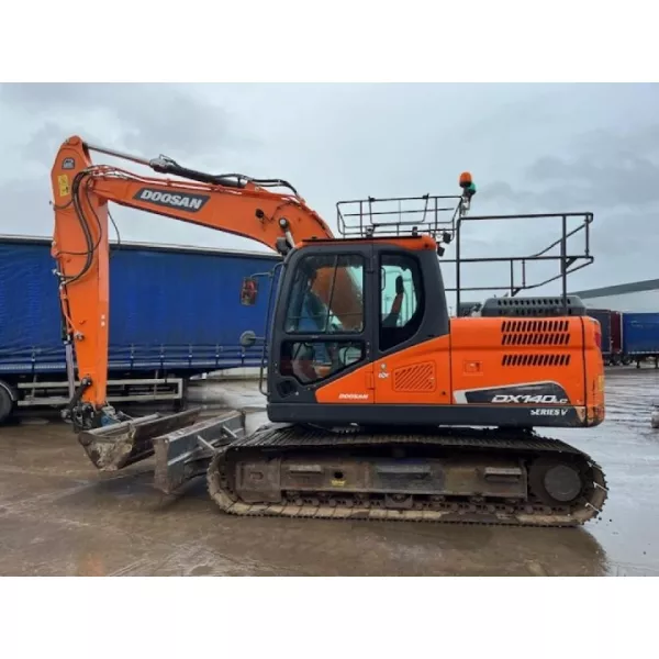 Употребяван верижен багер Doosan DX140 LC-5 2019