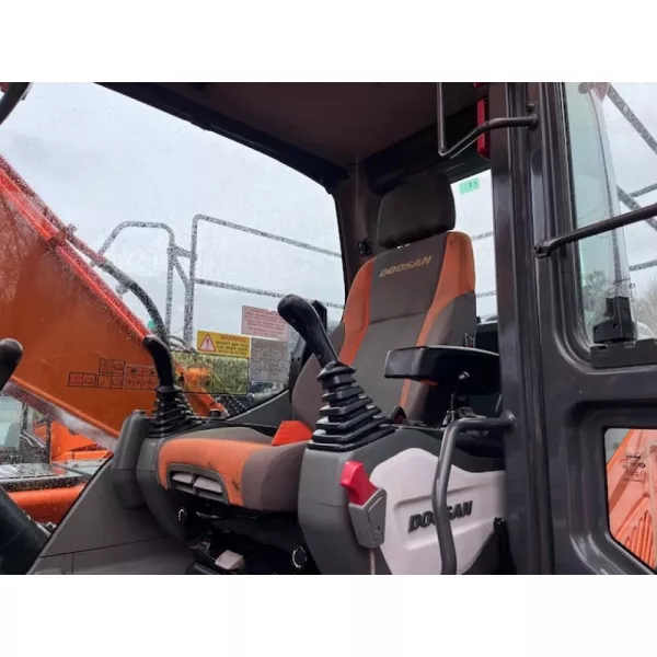 Употребяван верижен багер Doosan DX140 LC-5 2019