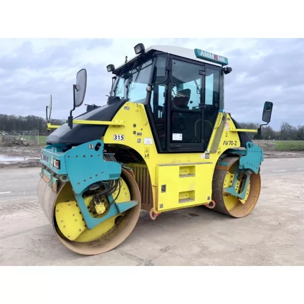 Употребяван двубандажен валяк Ammann AV70-2 2008