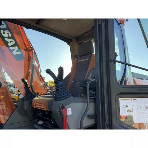 Употребяван верижен багер Doosan DX140LC 2013