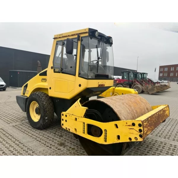 Употребяван еднобандажен валяк Bomag BW177D-4 2007