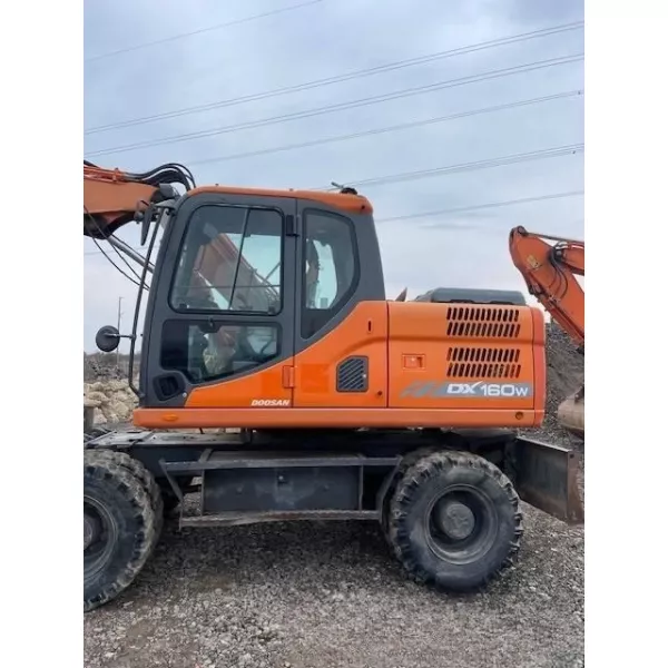 Употребяван колесен багер Doosan DX160 W-3 2014