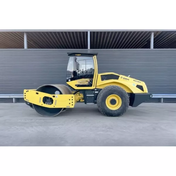 Употребяван еднобандажен валяк Bomag BW213 D-5 2023