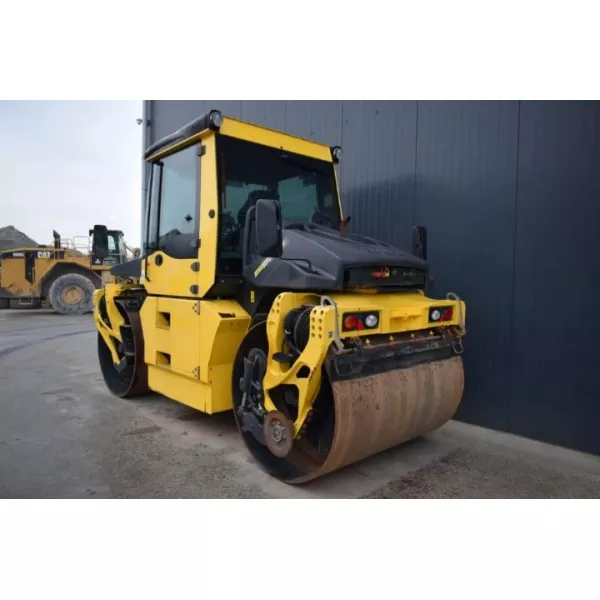 Употребяван двубандажен валяк Bomag BW174AP-4 2014