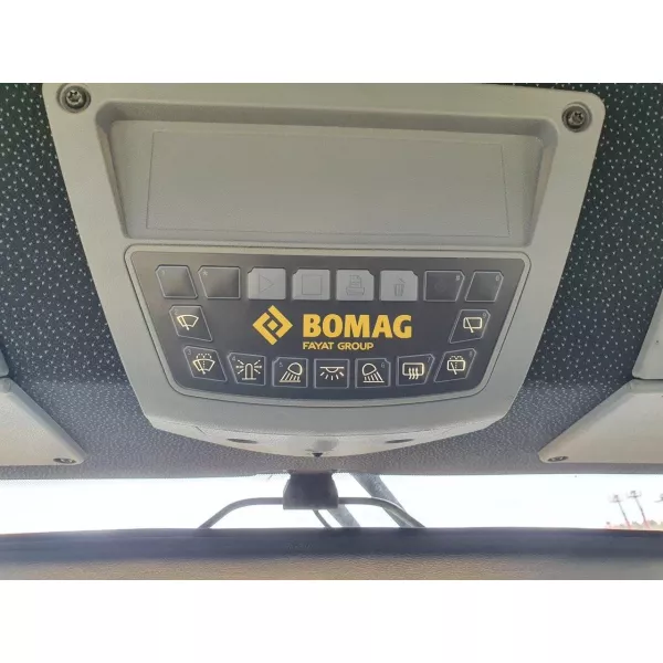 Употребяван еднобандажен валяк Bomag BW213 AD-5 2019