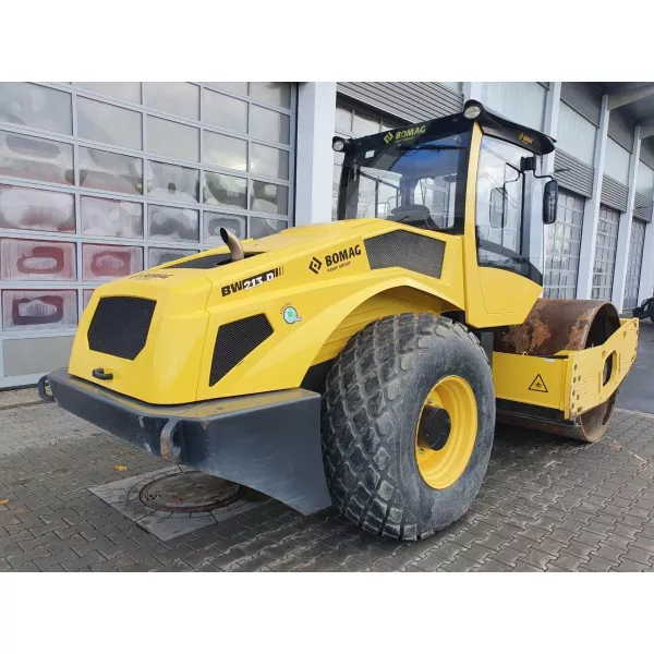 Употребяван еднобандажен валяк Bomag BW213 AD-5 2019