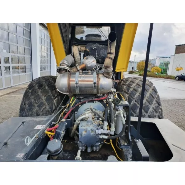 Употребяван еднобандажен валяк Bomag BW213 AD-5 2019