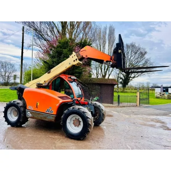 Употребяван телескопичен товарач JLG 266 2008