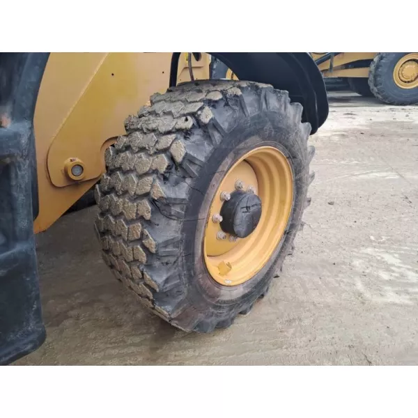 Употребяван телескопичен товарач Caterpillar TH408D 2019