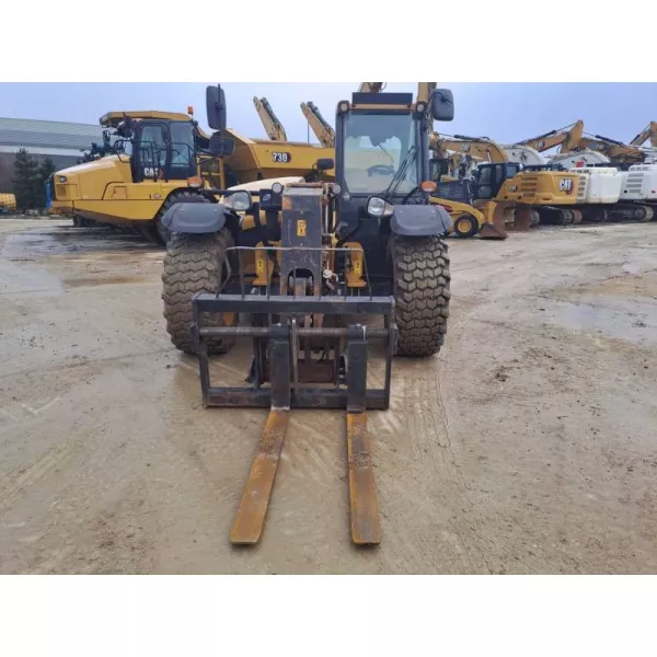 Употребяван телескопичен товарач Caterpillar TH408D 2019