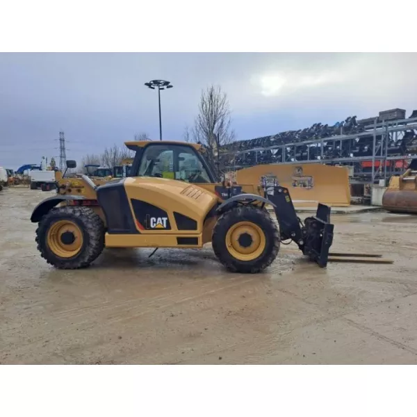 Употребяван телескопичен товарач Caterpillar TH408D 2019