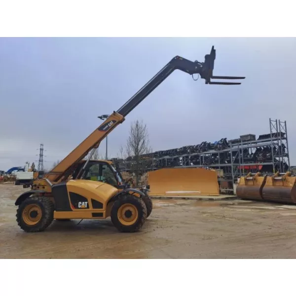 Употребяван телескопичен товарач Caterpillar TH408D 2019