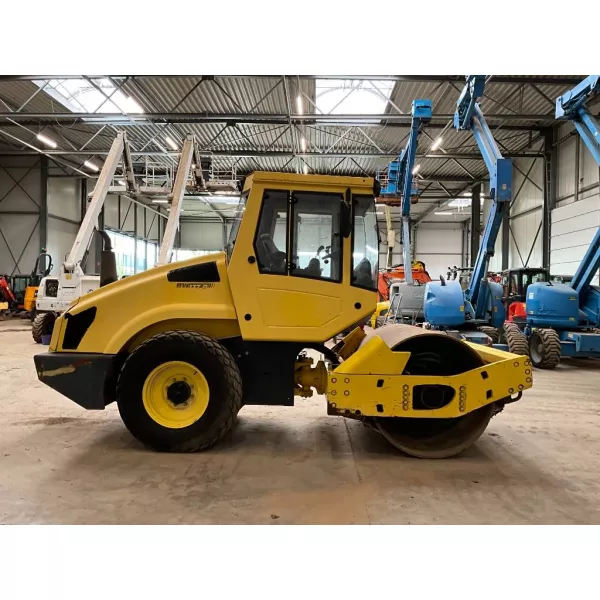 Употребяван еднобандажен валяк Bomag BW177 D4 2007