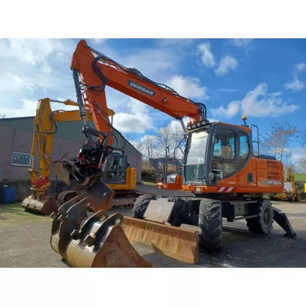 Употребяван колесен багер Doosan DX160 W-3 2015