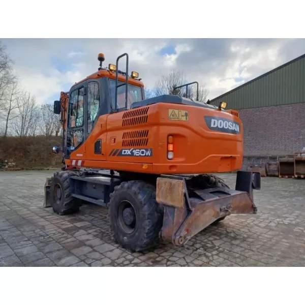 Употребяван колесен багер Doosan DX160 W-3 2015