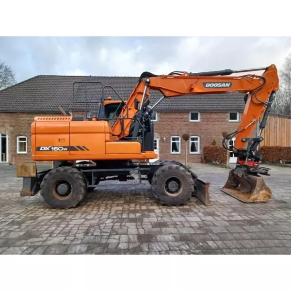 Употребяван колесен багер Doosan DX160 W-3 2015