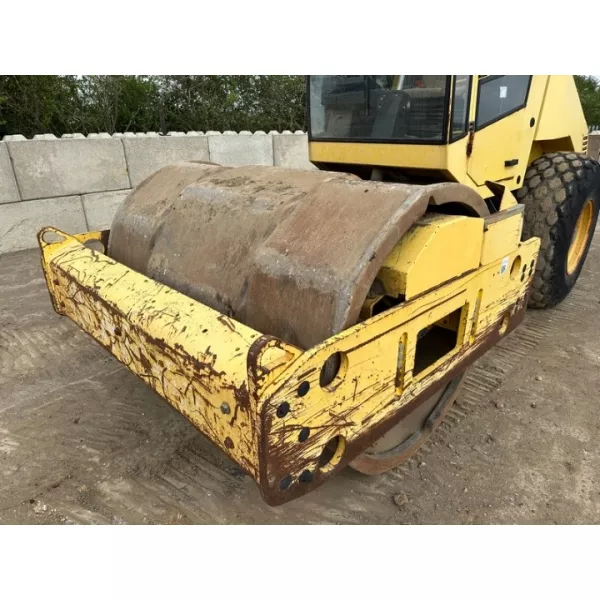 Еднобандажен валяк Bomag BW213 DH-3 2003