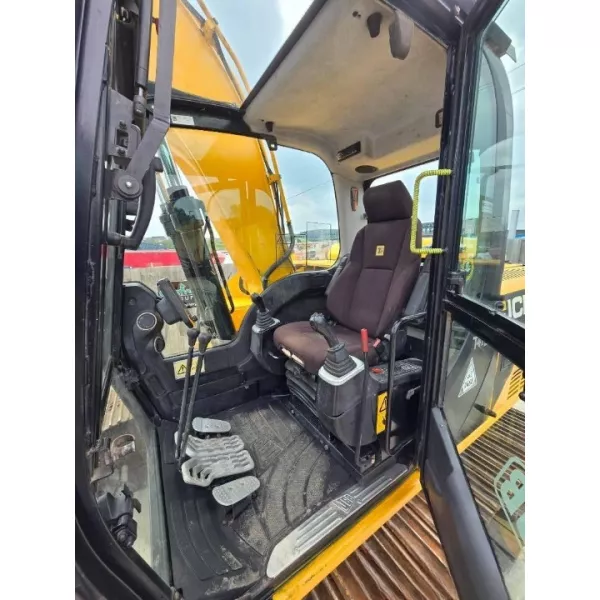 Употребяван верижен багер JCB JS130LC 2016, 13147 кг.