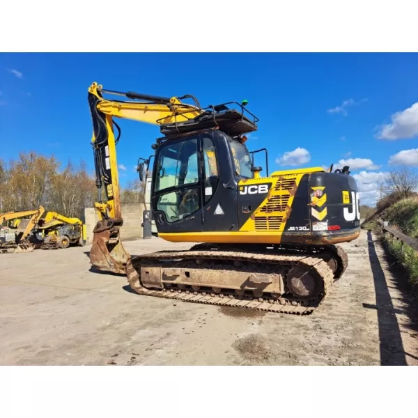 Употребяван верижен багер JCB JS130 2012, 13900 кг.