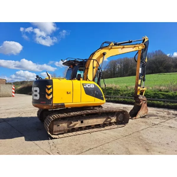 Употребяван верижен багер JCB JS130 2012, 13900 кг.