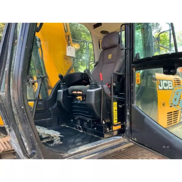 Употребяван верижен багер JCB JS130 LC 2018, 13875 кг.