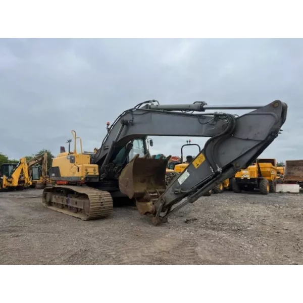 Употребяван верижен багер Volvo EC220DL 2012, 23260 кг.