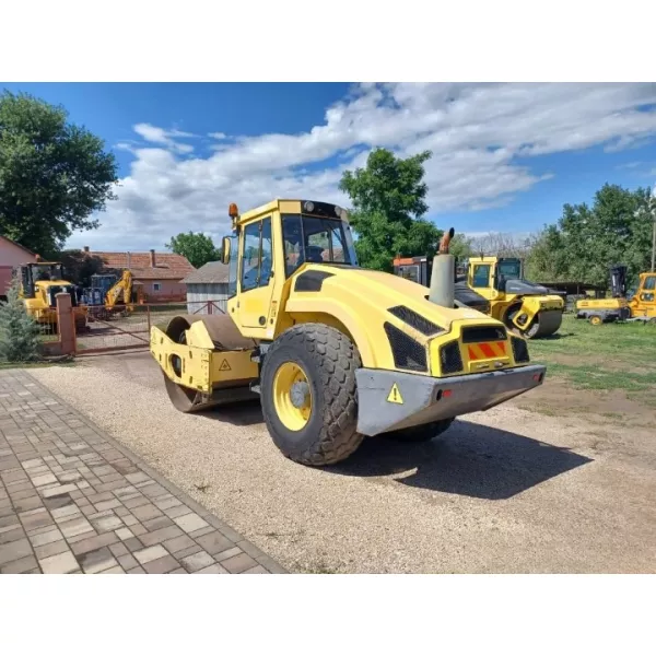 Еднобандажен валяк Bomag BW213 D-4 2005