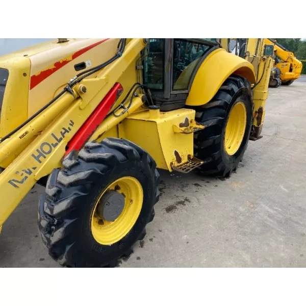 Употребяван комбиниран багер New Holland LB110 2005