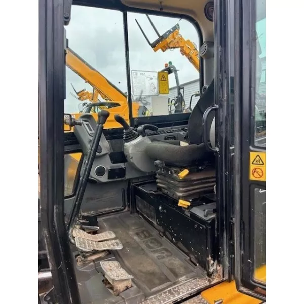 Употребяван мини багер JCB 85Z 2019