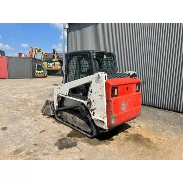 Употребяван мини верижен товарач Bobcat T110 2013