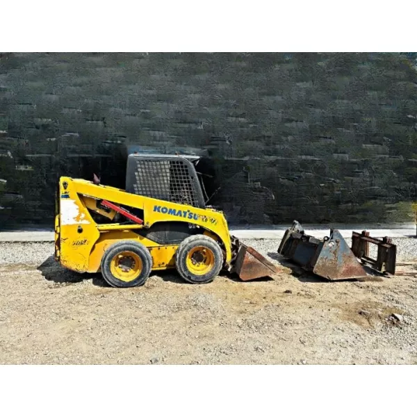 Употребяван мини колесен товарач Komatsu SK815 2003