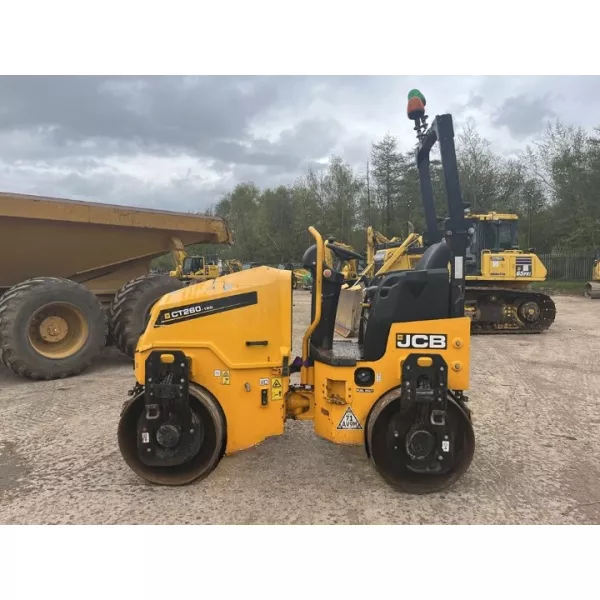 Употребяван двубандажен валяк JCB CT260-120 2019