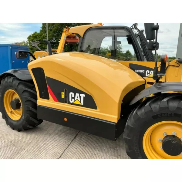 Телескопичен товарач CAT TH336C  2013