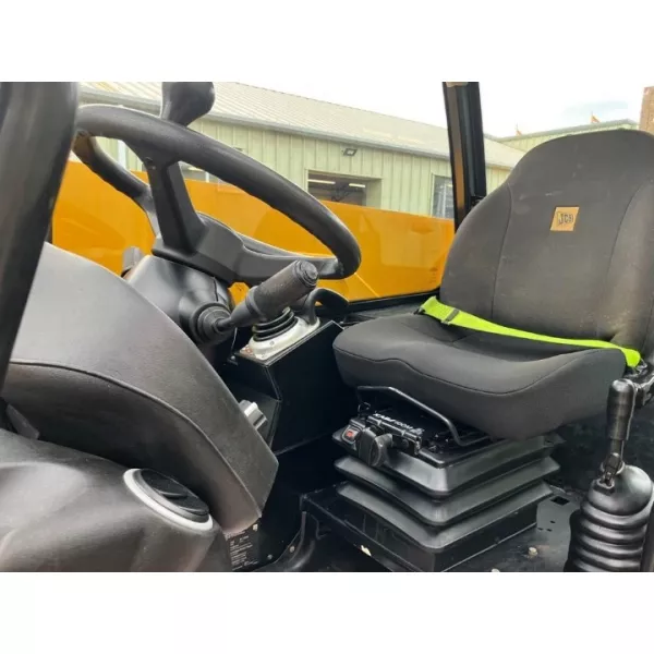 Телескопичен товарач JCB 541-70 2019