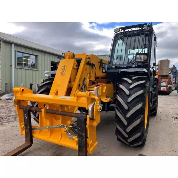 Телескопичен товарач JCB 541-70 2019