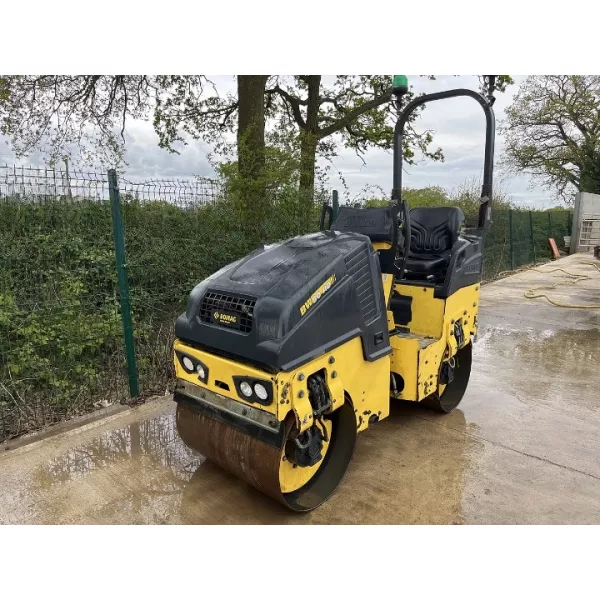 Употребяван двубандажен валяк Bomag BW80AD-5 2021