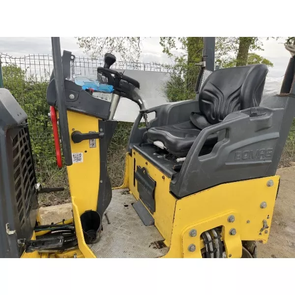 Употребяван двубандажен валяк Bomag BW80AD-5 2021