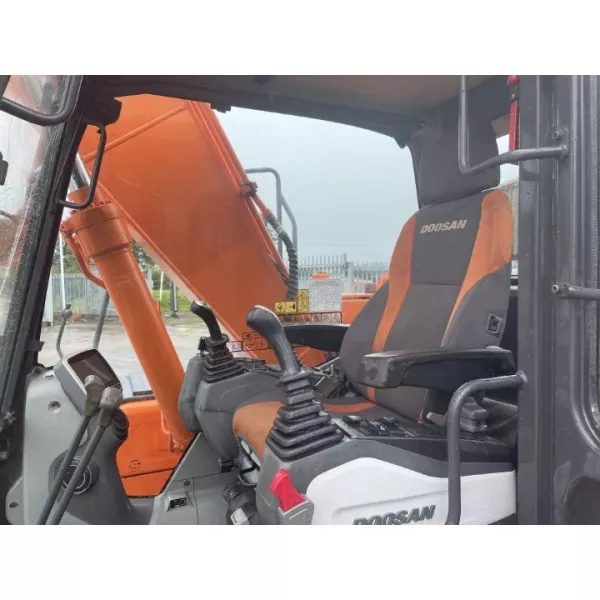 Употребяван верижен багер Doosan DX 140 LC-3 2014