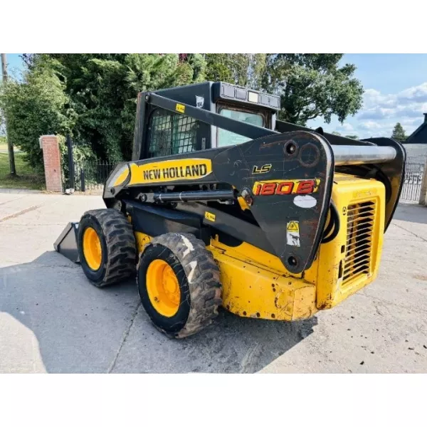 Употребяван мини колесен товарач New Holland LS180B 2005