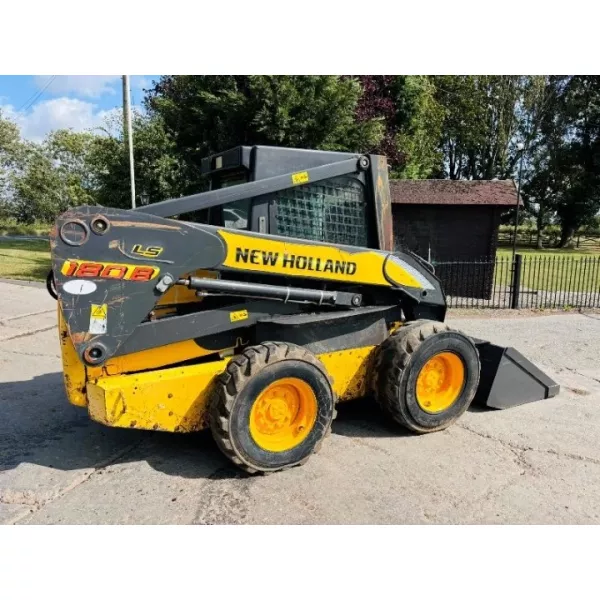 Употребяван мини колесен товарач New Holland LS180B 2005