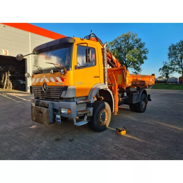 Камион с кран Mercedes Benz Atego 1823 2004