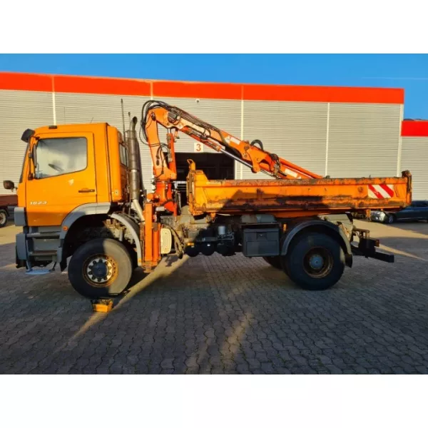 Камион с кран Mercedes Benz Atego 1823 2004