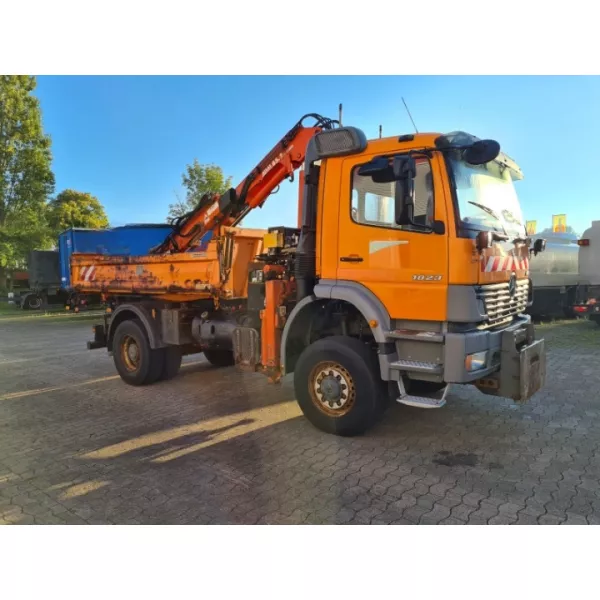 Камион с кран Mercedes Benz Atego 1823 2004