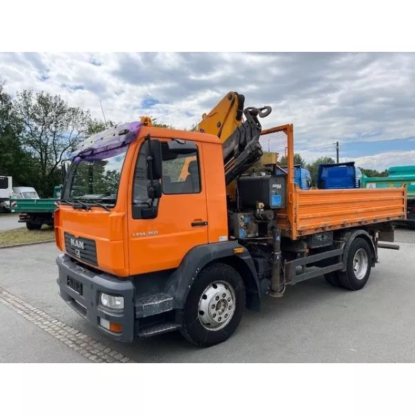 Камион с кран Man 13.255L 2002