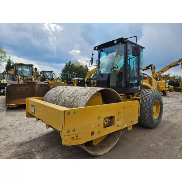 Еднобандажен валяк Caterpillar CS64B 2019