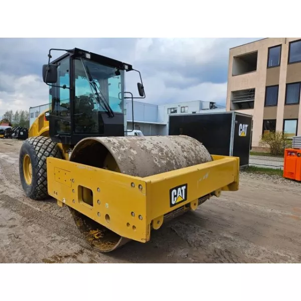 Еднобандажен валяк Caterpillar CS64B 2019